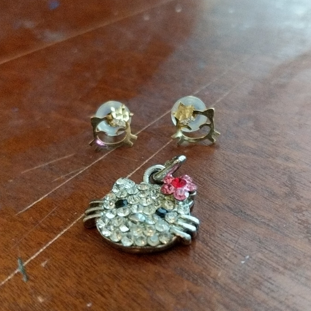 Hello Kitty necklace and earring